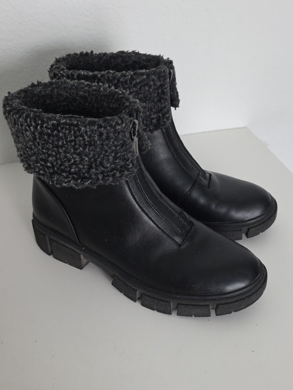 Blondo Leather Black Ankle Boots with Knit Cuff 8.5